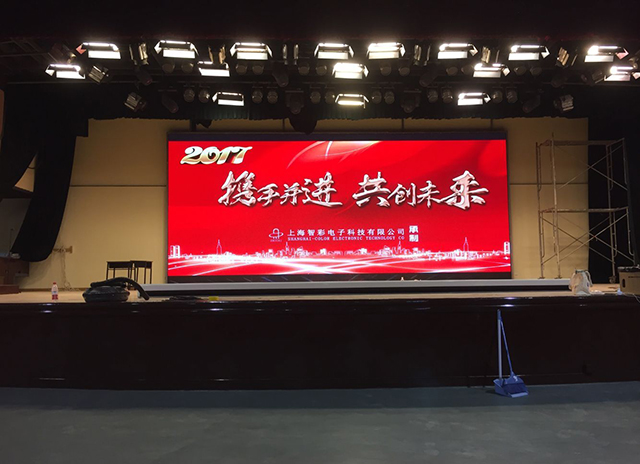 上海諾美國際學(xué)校室內(nèi)LED顯示屏由智彩科技定制、安裝